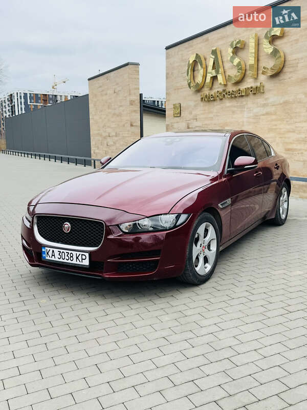 Jaguar Xe (2016)