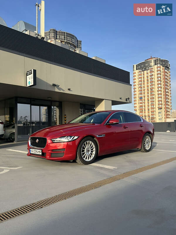 Jaguar Xe (2015)