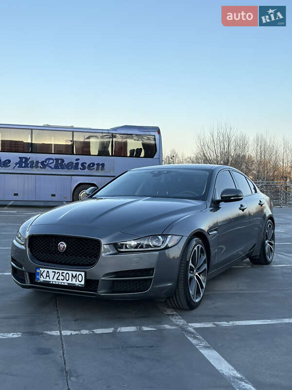 Jaguar Xe (2016)