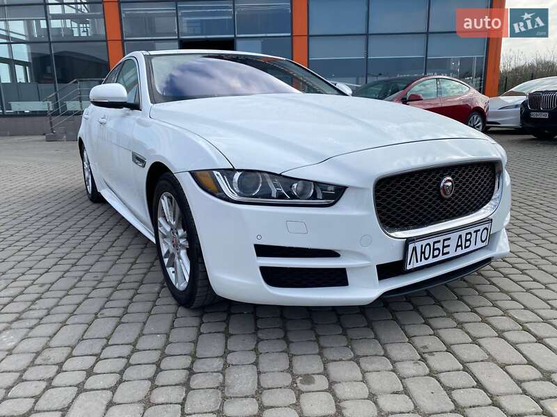 Jaguar Xe (2016)