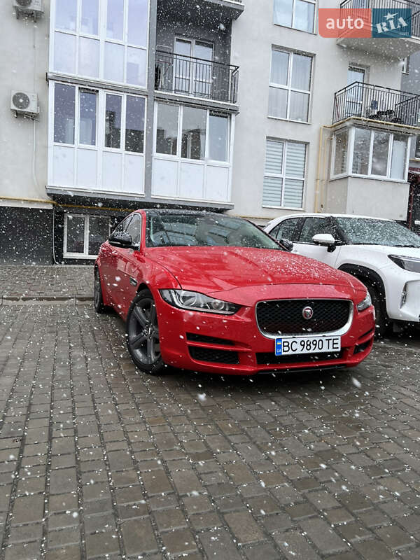Jaguar Xe (2018)