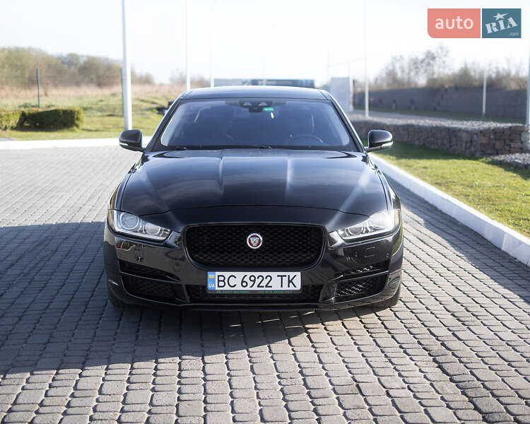 Jaguar Xe (2016)