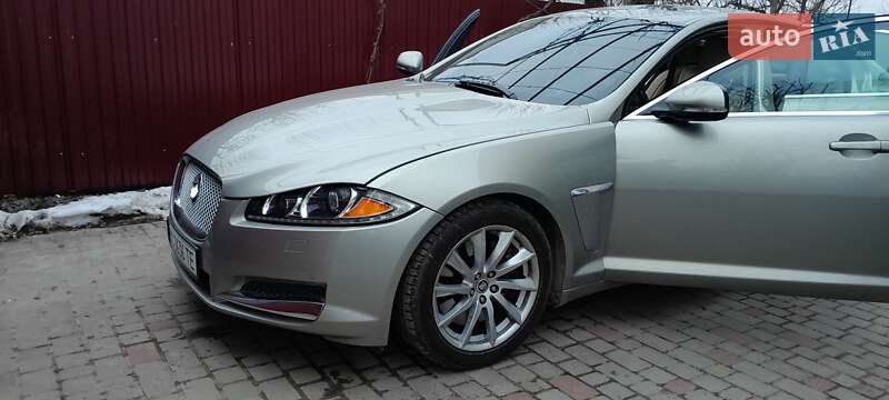 Jaguar Xf (2013)