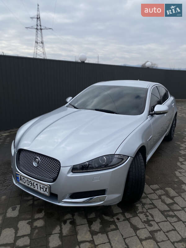 Jaguar Xf (2013)