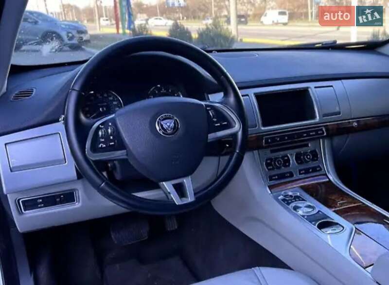 Jaguar Xf (2014)