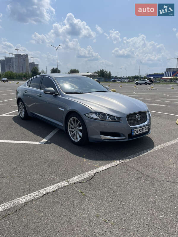 Jaguar Xf (2013)