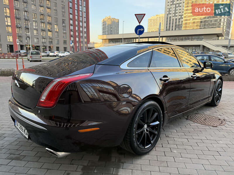 Jaguar Xj (2011)