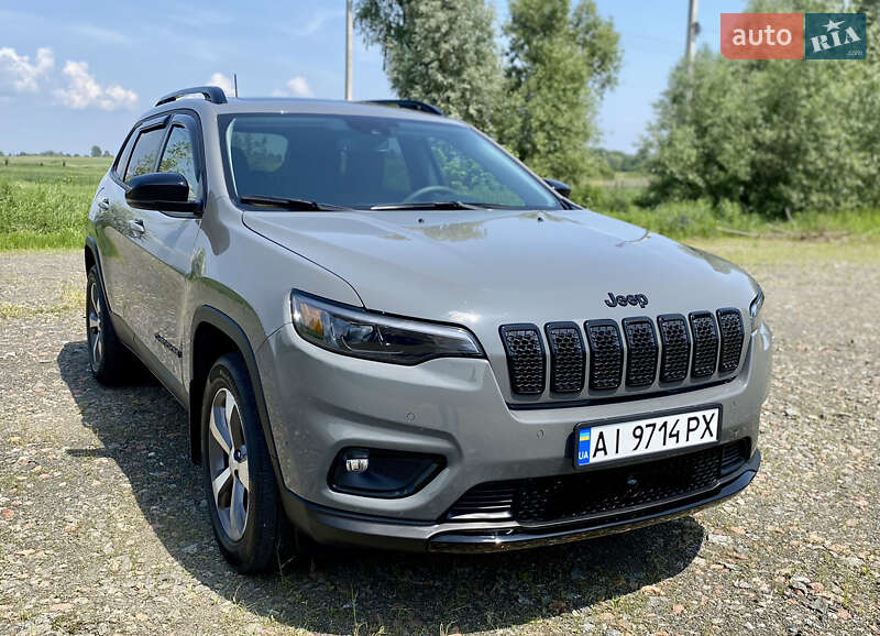 Jeep Cherokee (2023)