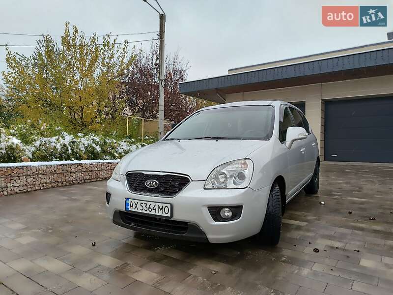 Kia Carens (2011)
