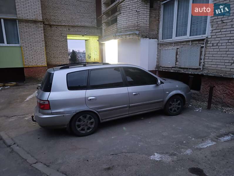 Kia Carens (2004)