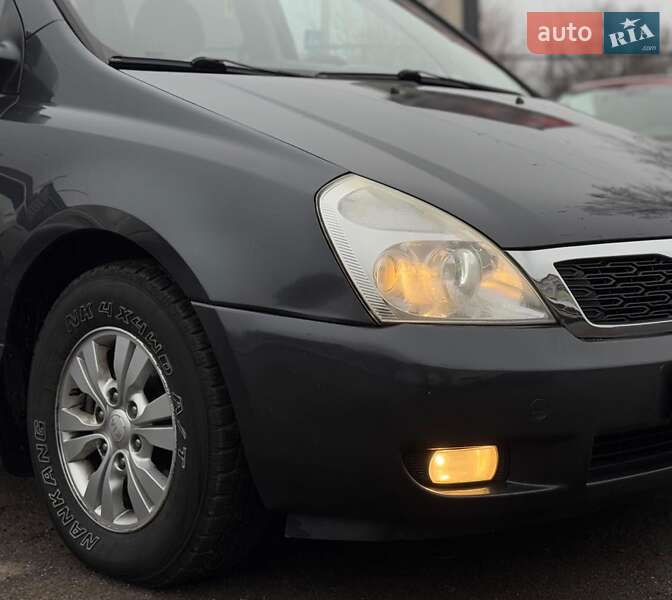 Kia Carnival (2012)
