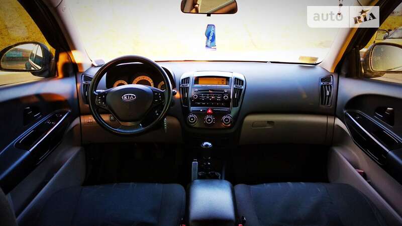 Kia Ceed (2008)