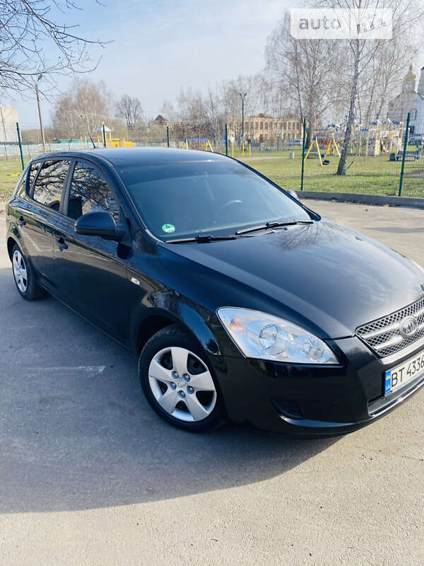 Kia Ceed (2008)