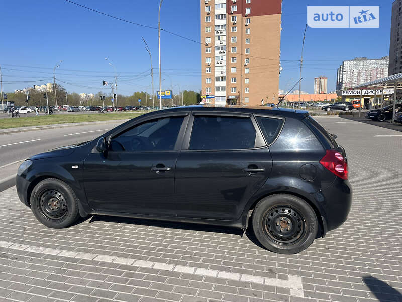 Kia Ceed (2008)