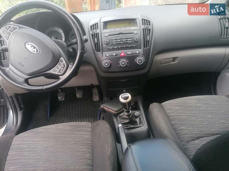 Kia Ceed (2009)