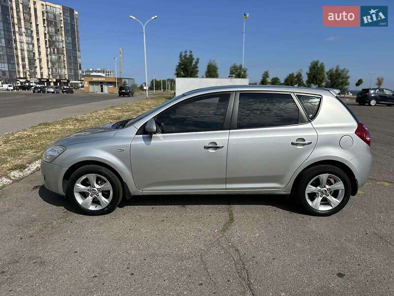 Kia Ceed (2007)