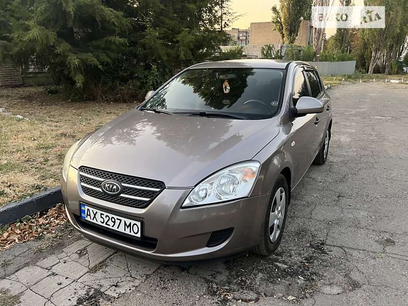 Kia Cee'd (2007)