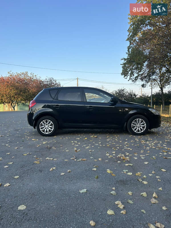 Kia Ceed (2008)