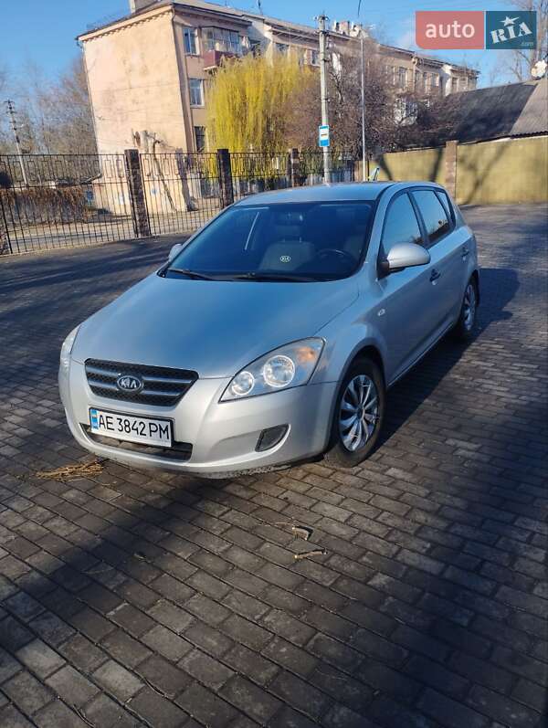 Kia Ceed (2008)