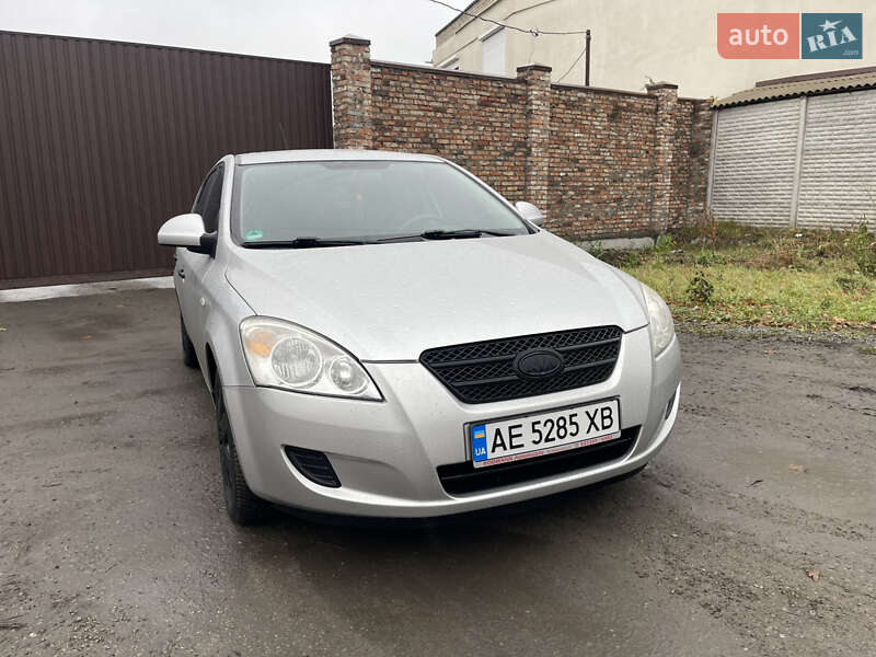 Kia Ceed (2007)