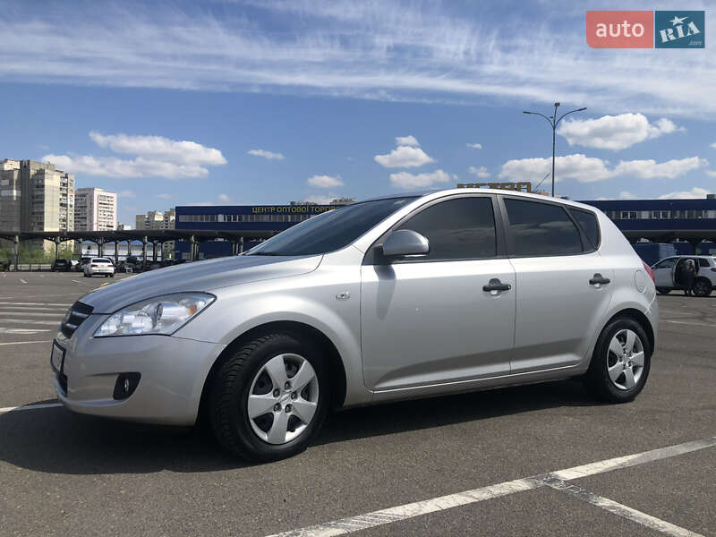 Kia Ceed (2007)