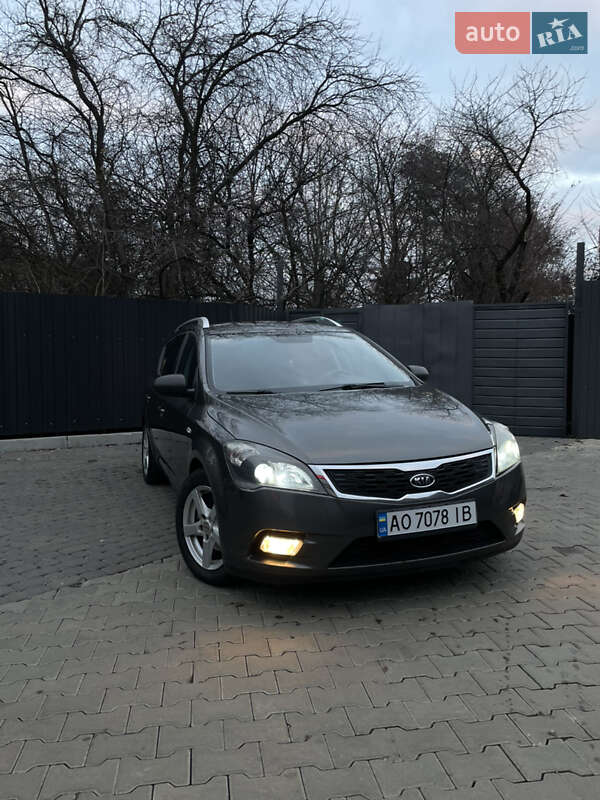 Kia Ceed (2011)