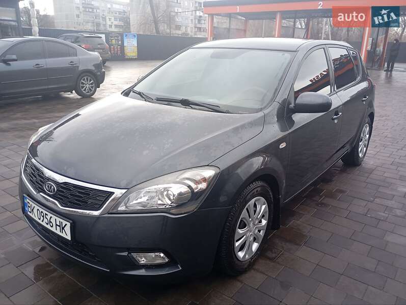 Kia Ceed (2010)