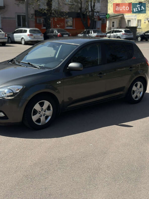 Kia Ceed (2011)