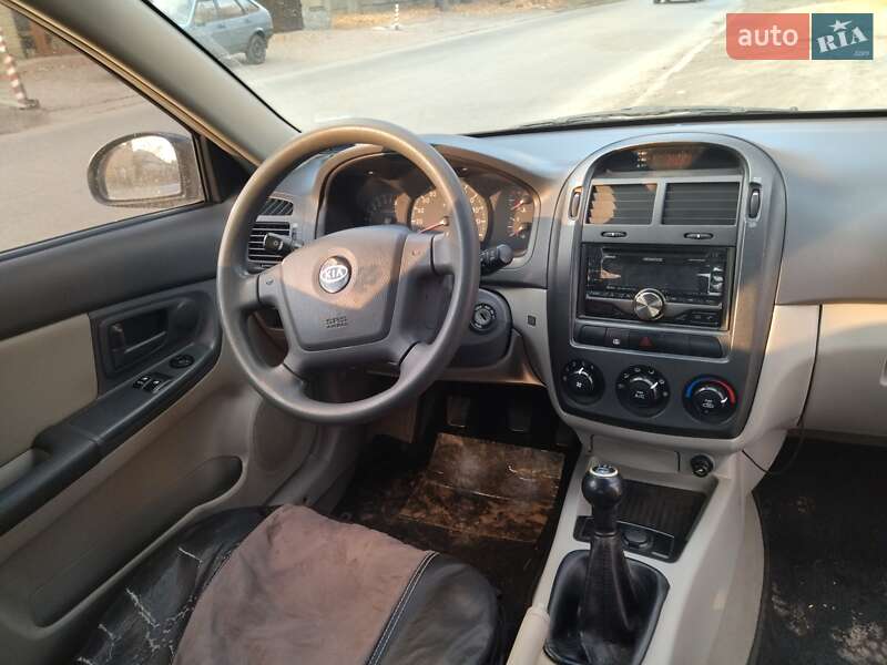 Kia Cerato (2006)