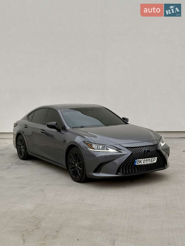Lexus Es (2020)