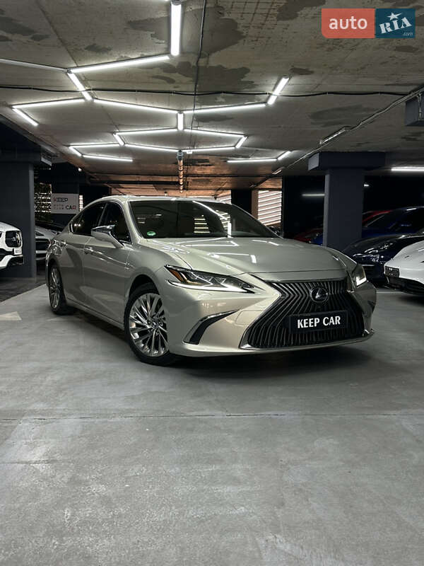 Lexus Es (2019)