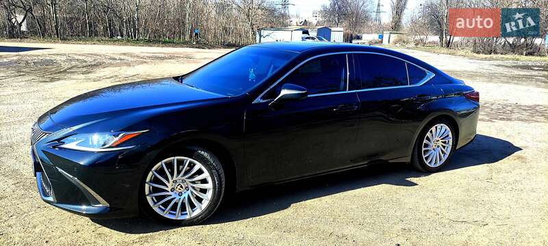Lexus Es (2019)