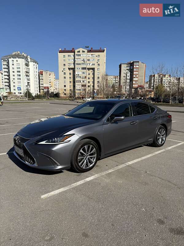 Lexus Es (2019)