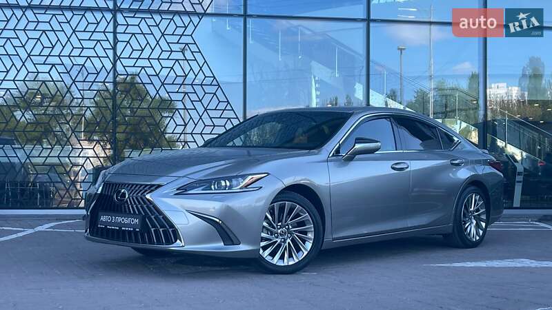 Lexus Es (2023)