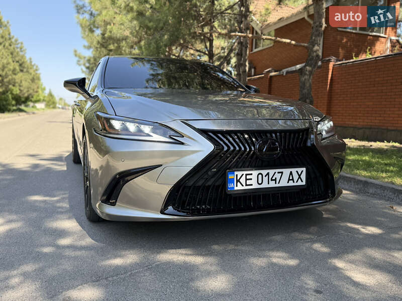 Lexus Es (2021)