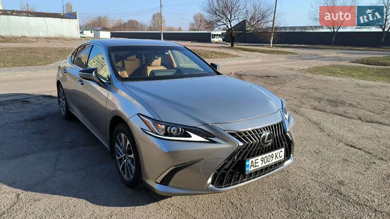 Lexus Es (2022)