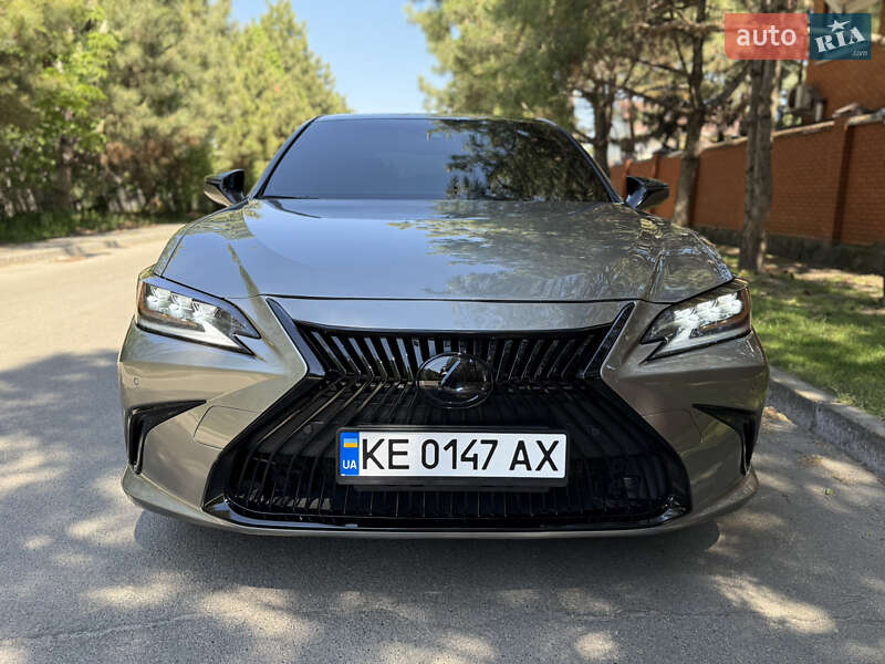 Lexus Es (2021)
