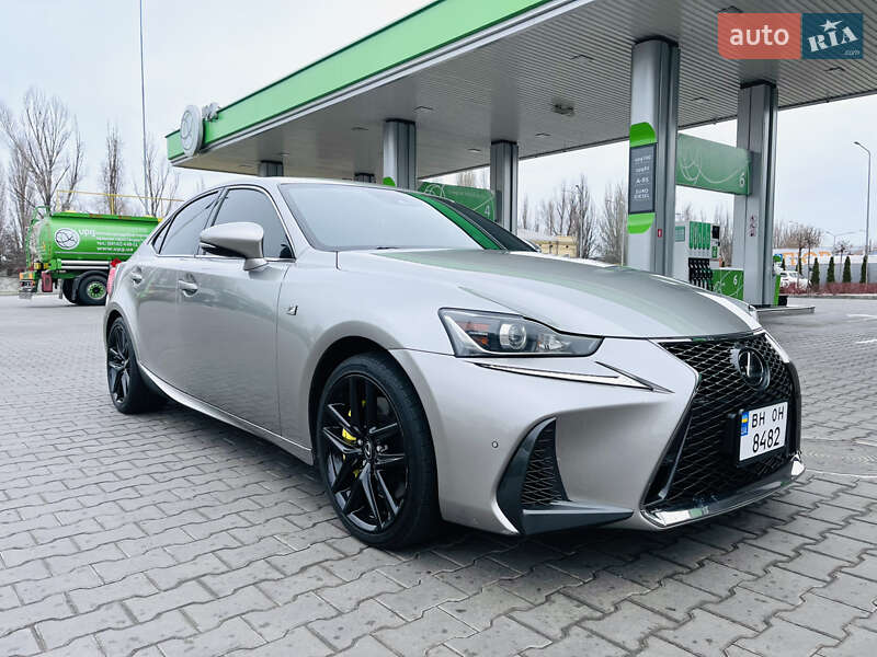 Lexus Is (2018)