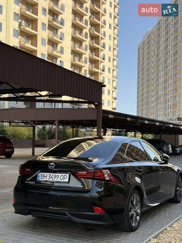 Lexus Is (2016)