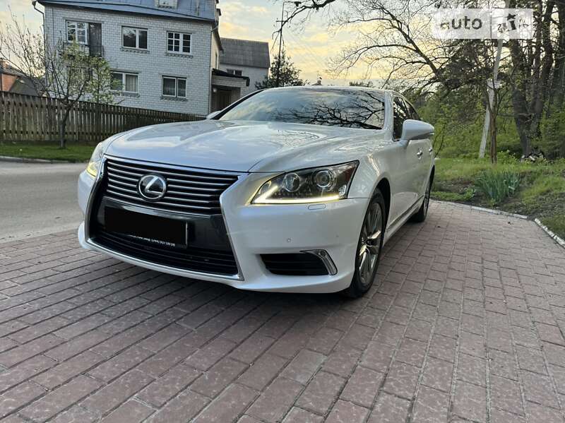 Lexus Ls (2015)