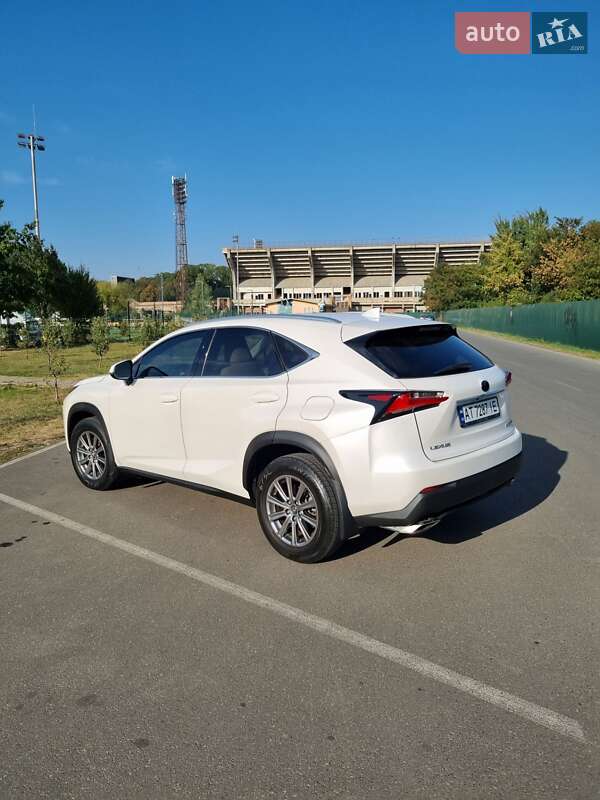 Lexus Nx (2015)