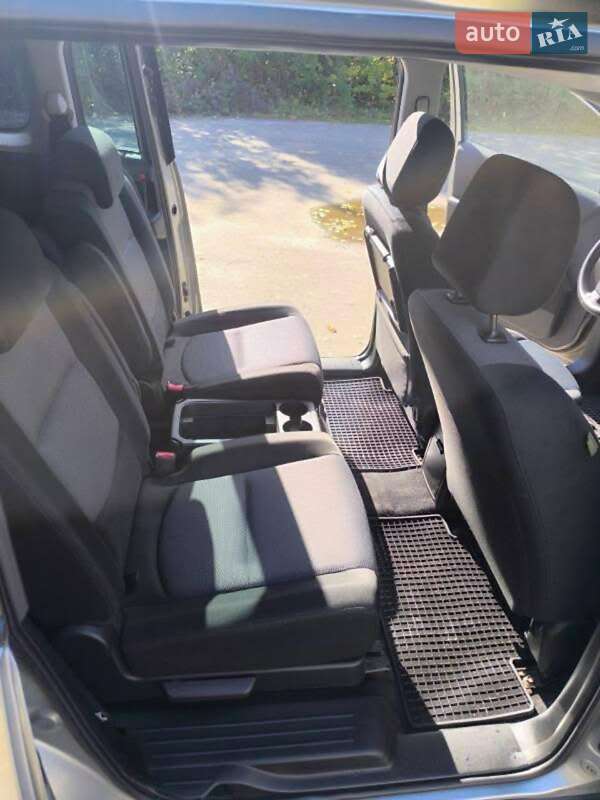 Mazda 5 (2006)