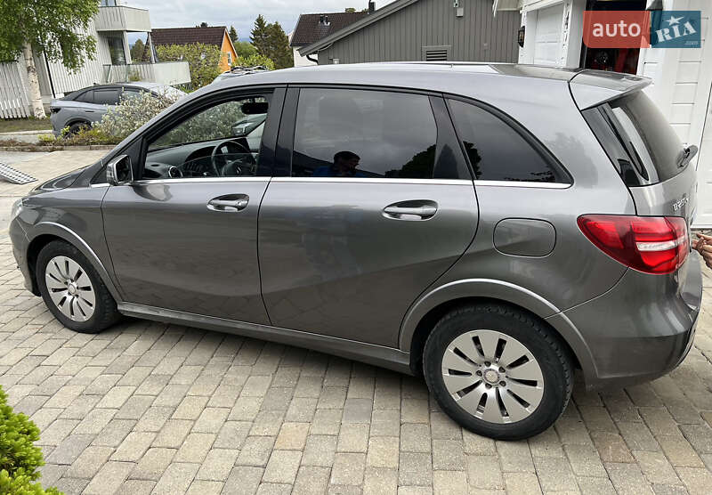 Mercedes-benz B-class (2017)