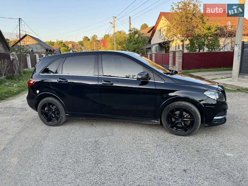 Mercedes-benz B-class (2015)