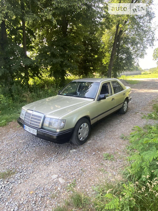 Mercedes-benz E-class (1985)