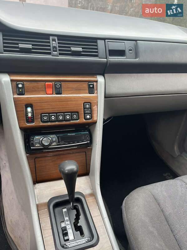 Mercedes-benz E-class (1986)
