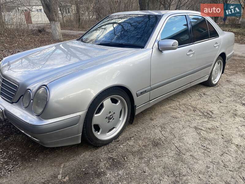 Mercedes-benz E-class (2002)