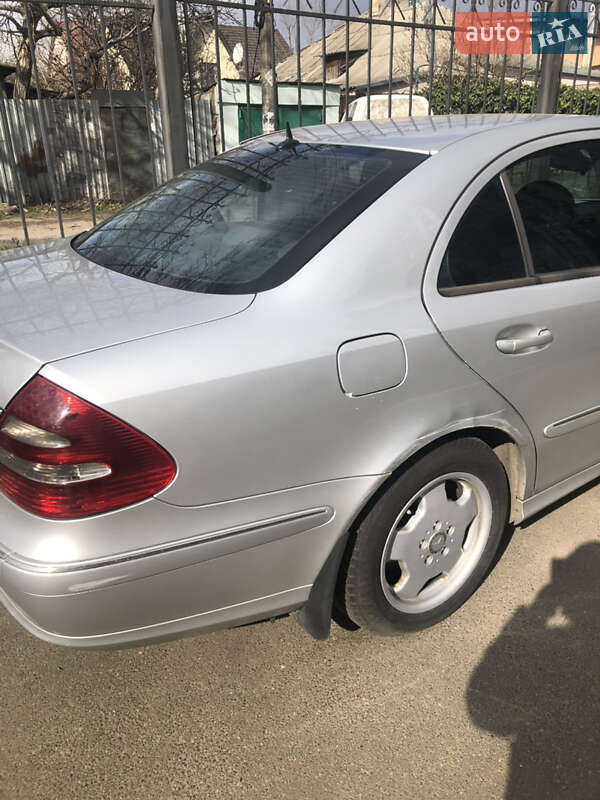 Mercedes-benz E-class (2002)