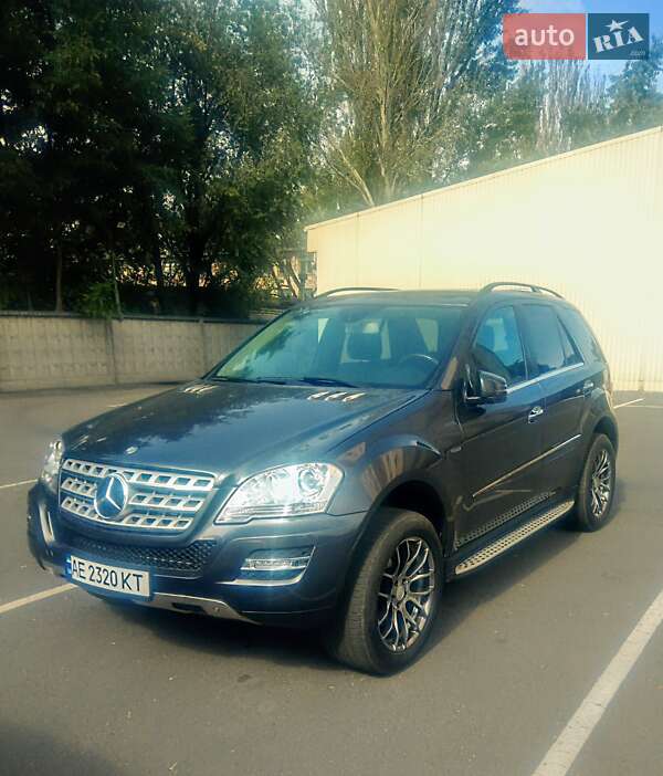 Mercedes-benz M-class (2010)