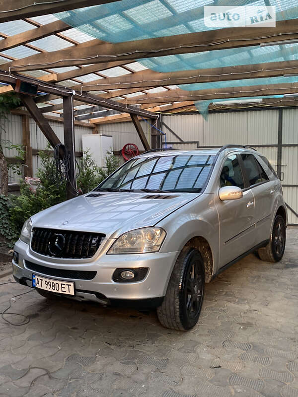Mercedes-benz M-class (2005)